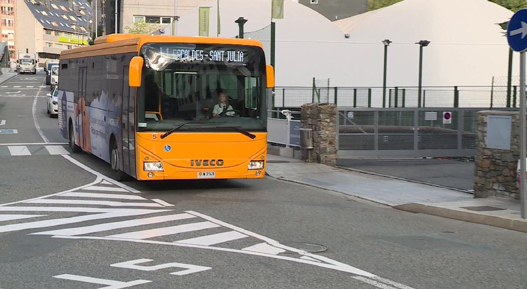 El PS pregunta al Govern sobre els criteris per redefinir les línies d'autobusos