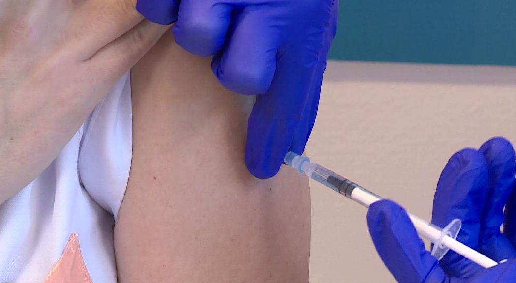 La remesa de 5.850 vacunes de Pfizer permetrà immunitzar el 47% de la població