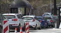 Retencions de sortida a la frontera en el primer dia de represa de la mobilitat amb Espanya