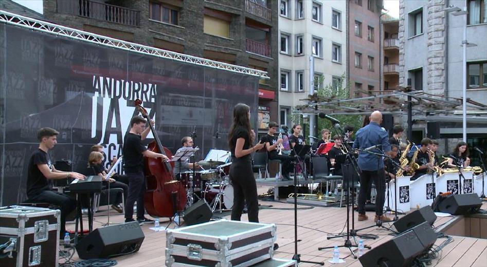 El Festival Internacional de Jazz continua omplint la plaça Coprí
