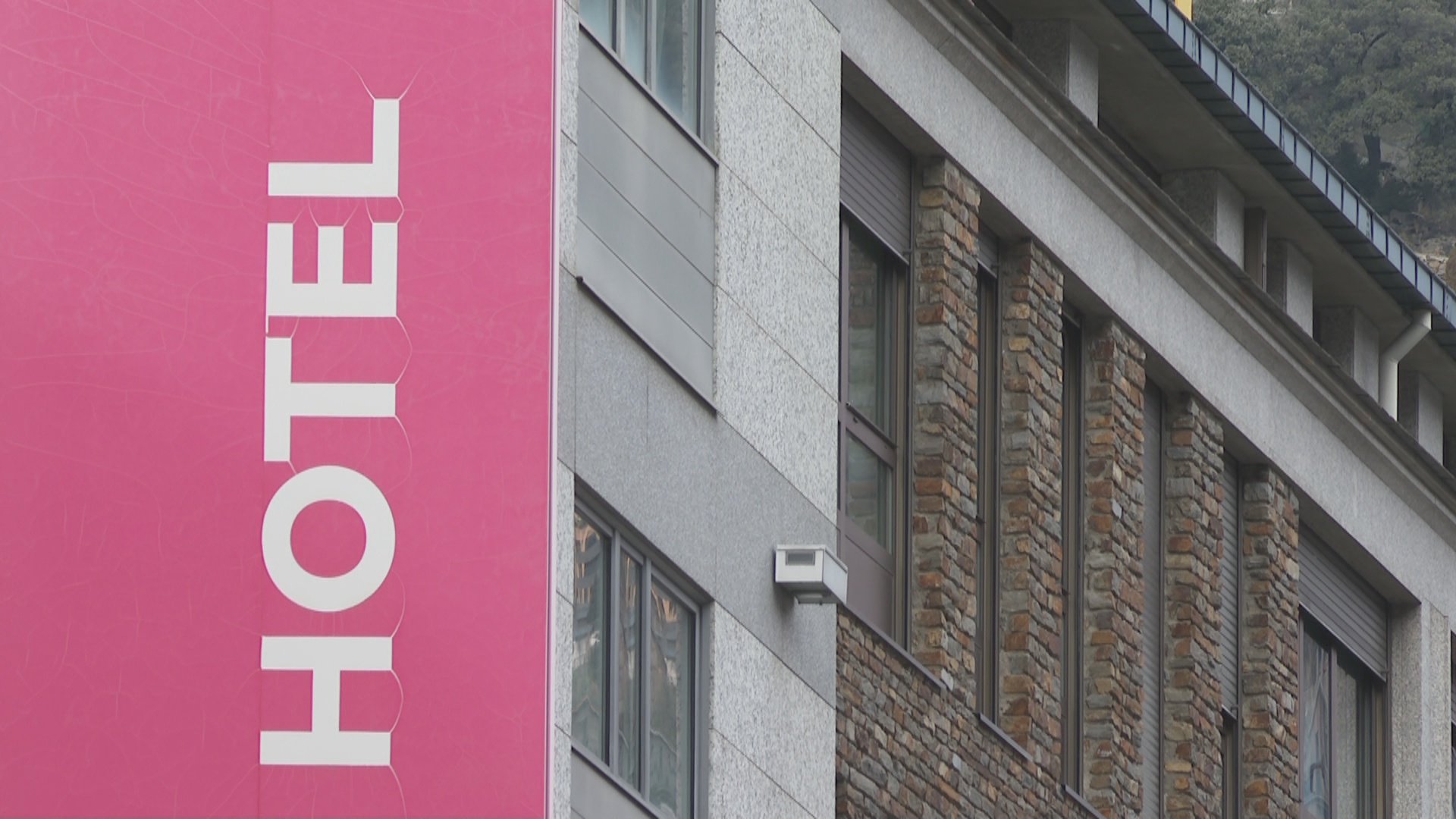 Un sector hoteler al límit dona la temporada per perduda i preveu més tancaments