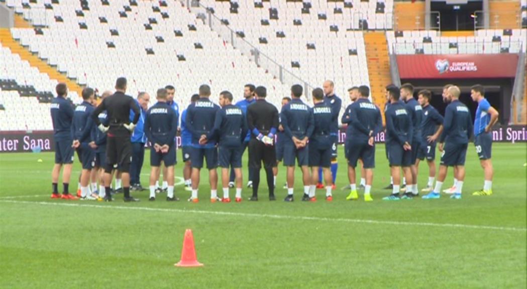 La selecció ja es troba a Turquia per ultimar un partit que preveu "complicat"