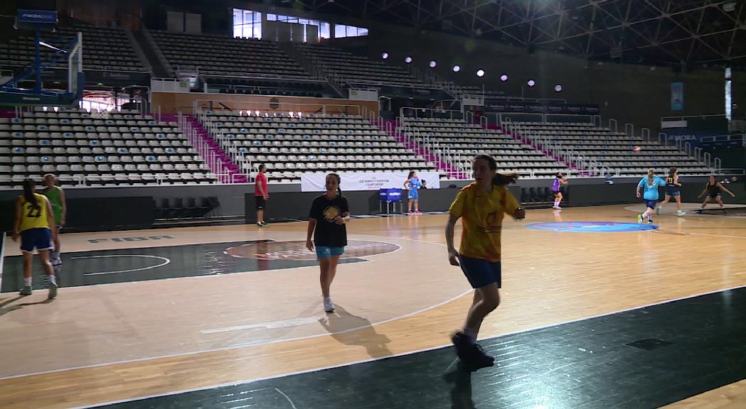 La selecció sub-16 femenina prepara el debut a l'Europeu C d'Andorra
