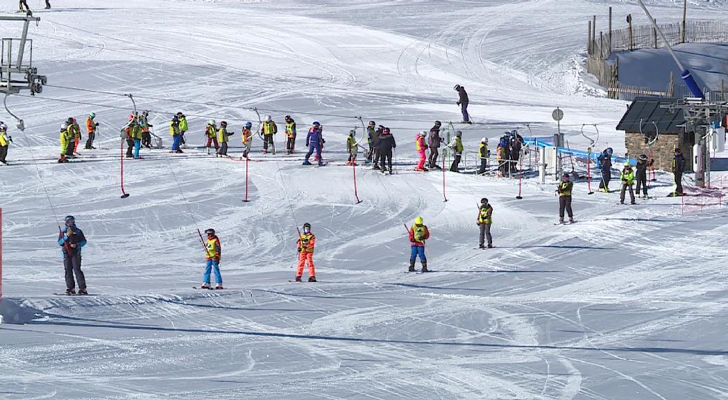 Tret de sortida a l'esquí escolar amb tots els protocols sanitaris a punt