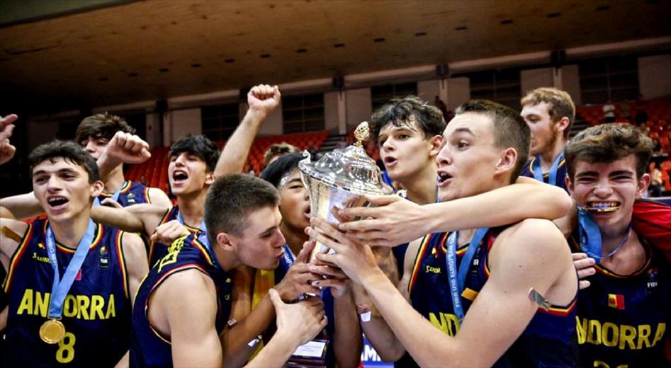 La selecció masculina sub-16 de bàsquet va endur-se l'or a l'Euro