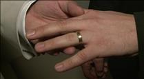 El TC dictamina que és discriminatori diferenciar entre casament civil i matrimoni 