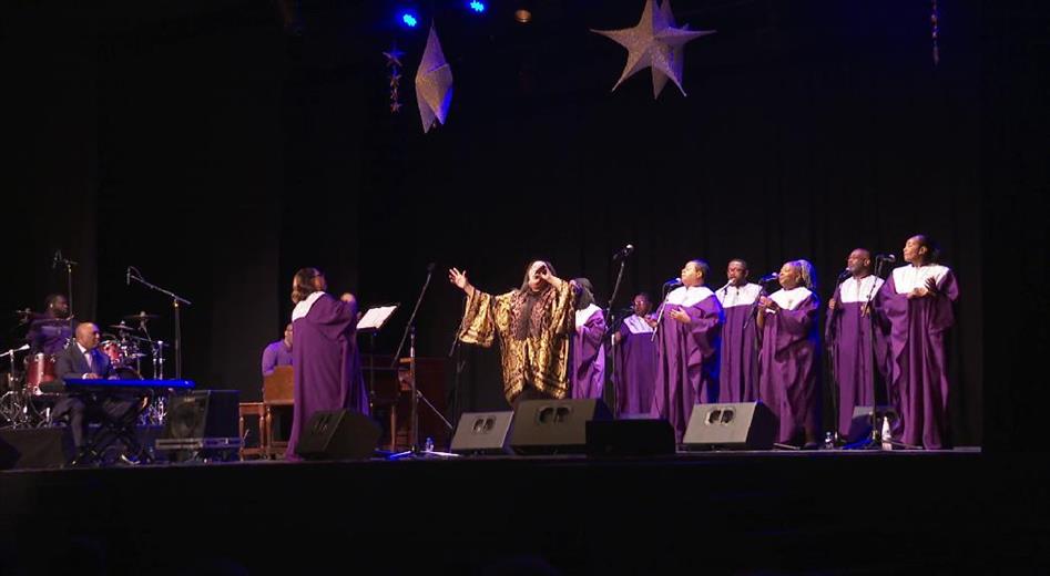 La música gospel va omplir la Sala Prat del Roure la nit d'aquest