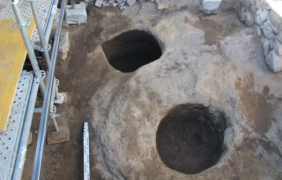 Els treballs de reconstrucció del campanar de Sant Vicenç d’Enclar descobreixen una nova sitja anterior a l'església