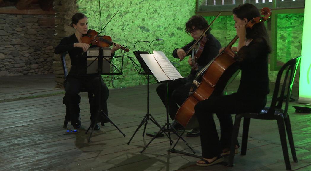 El trio jove de l'ONCA ofereix un concert amb un recorregut per la història de la música a la Casa Rossell
