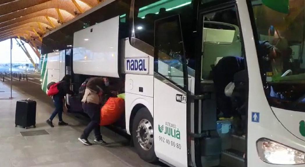 Una vintena de temporers xilens torna al seu país després de dos mesos de confinament