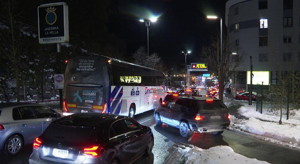 Congestió a la xarxa viària: Mobilitat preveu cues fins a les 23 hores
