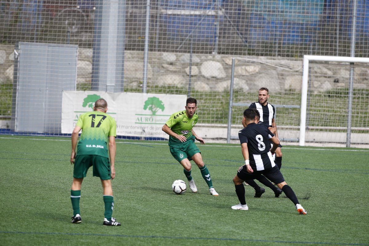 La Lliga Multisegur de futbol ha arrencat a Borda Mateu amb el fl