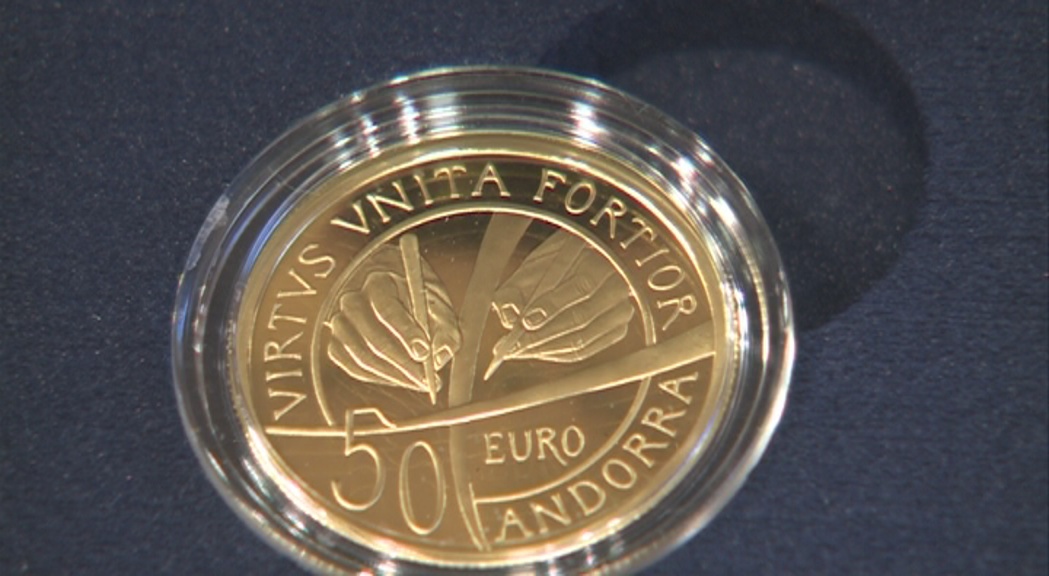 S'encunyen monedes commemoratives d'or i plata pels 25 anys de la Constitució