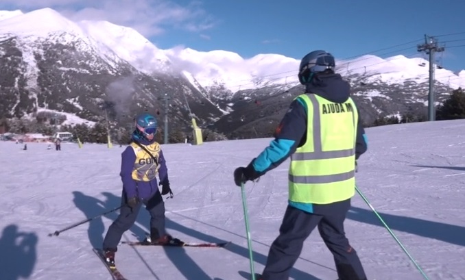 Espai Neu - Formar monitors per ensenyar a esquiar els invidents